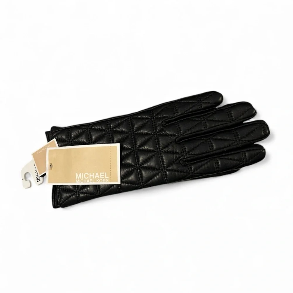 Michael Kors NWT Quilted leather tech gloves